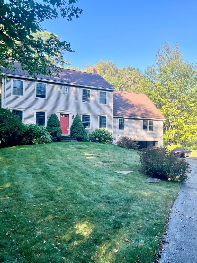 Falmouth House: 137 Hardy RD
