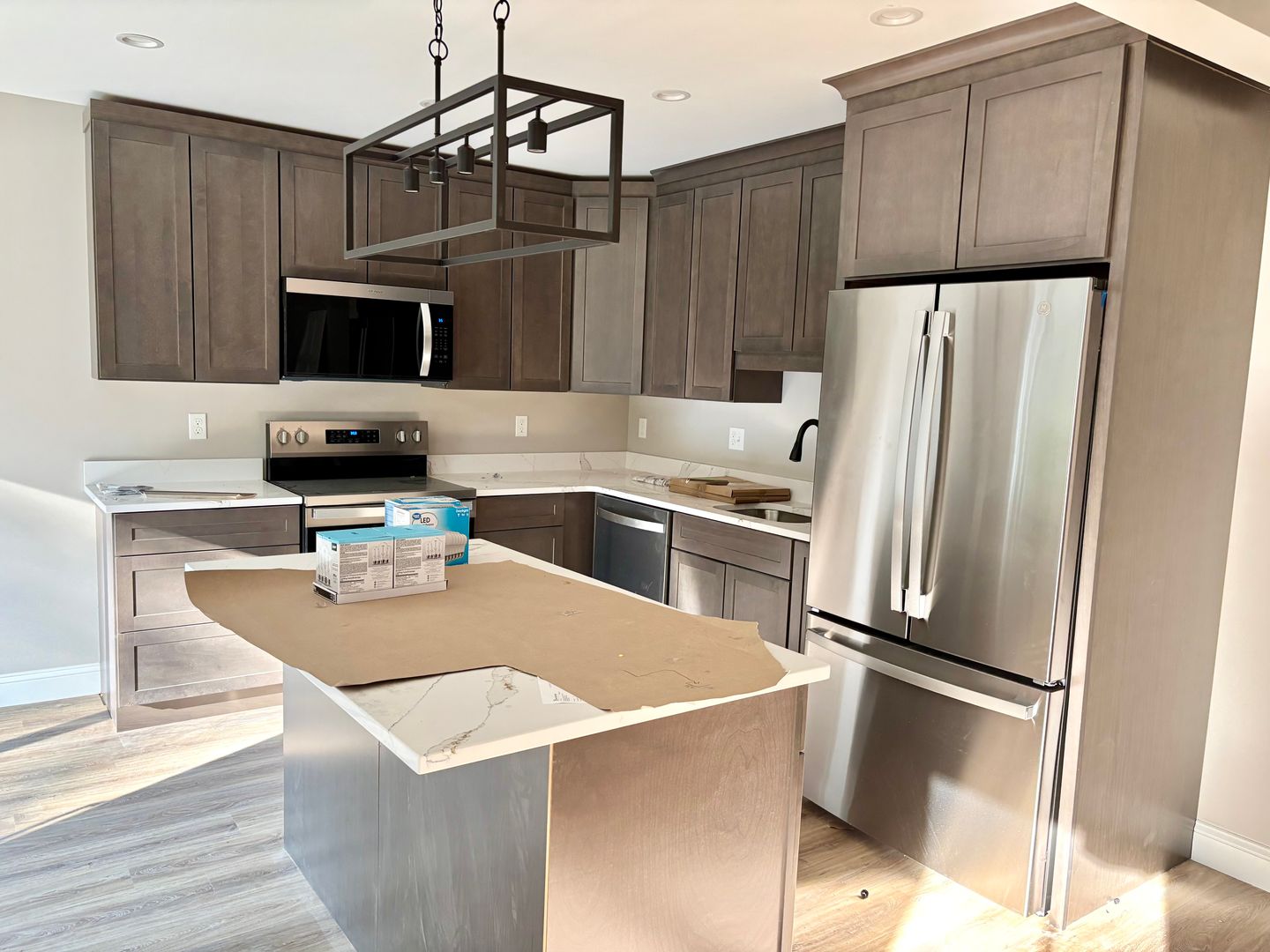 Gray Apartment: 190 Center RD