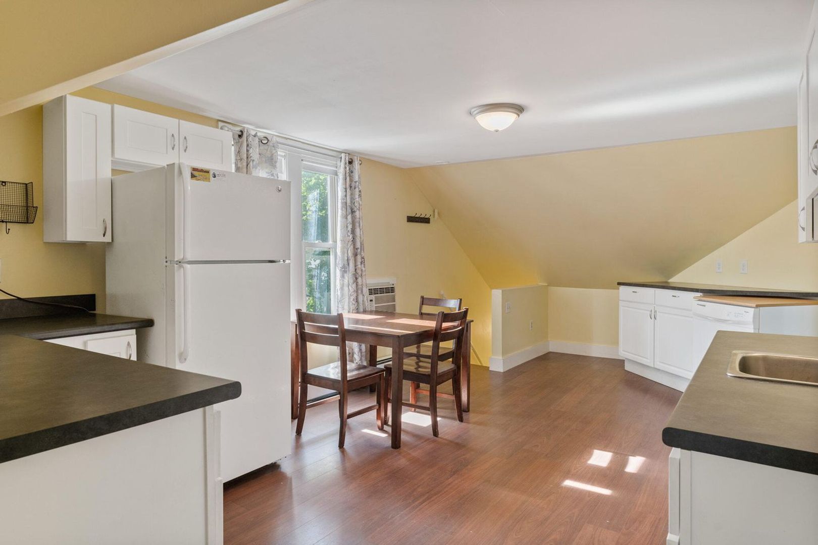 Portland Apartment: 109 Woodford St
