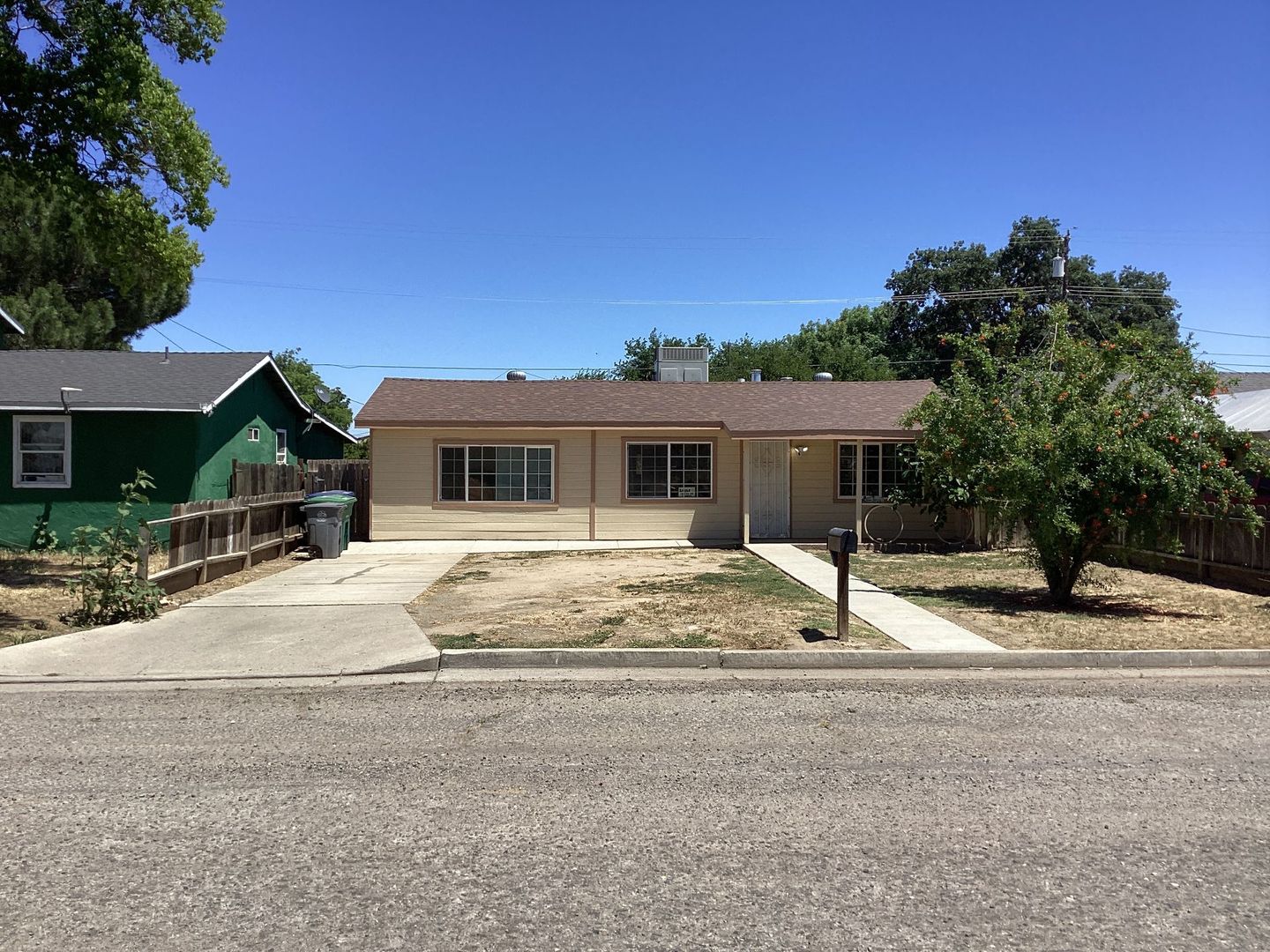 Gustine House: 212 2nd St.