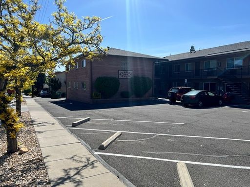 <b>One Bedroom Downstairs Southwest Reno Apartment<br><br> – photo 1