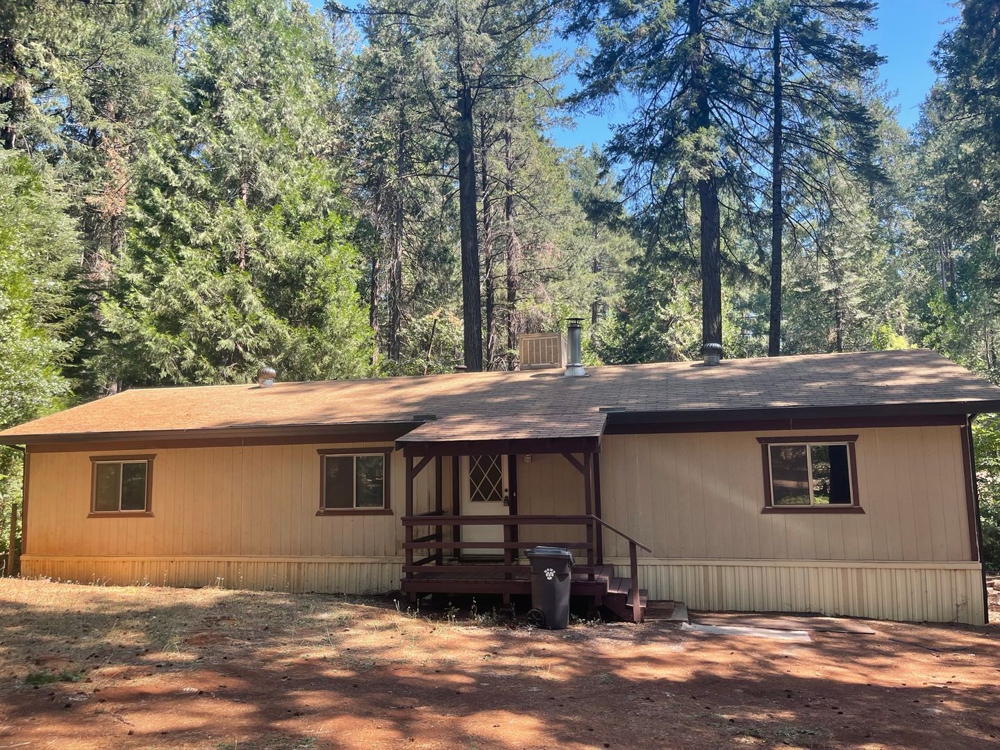 Magalia House: 14898 Del Oro Drive