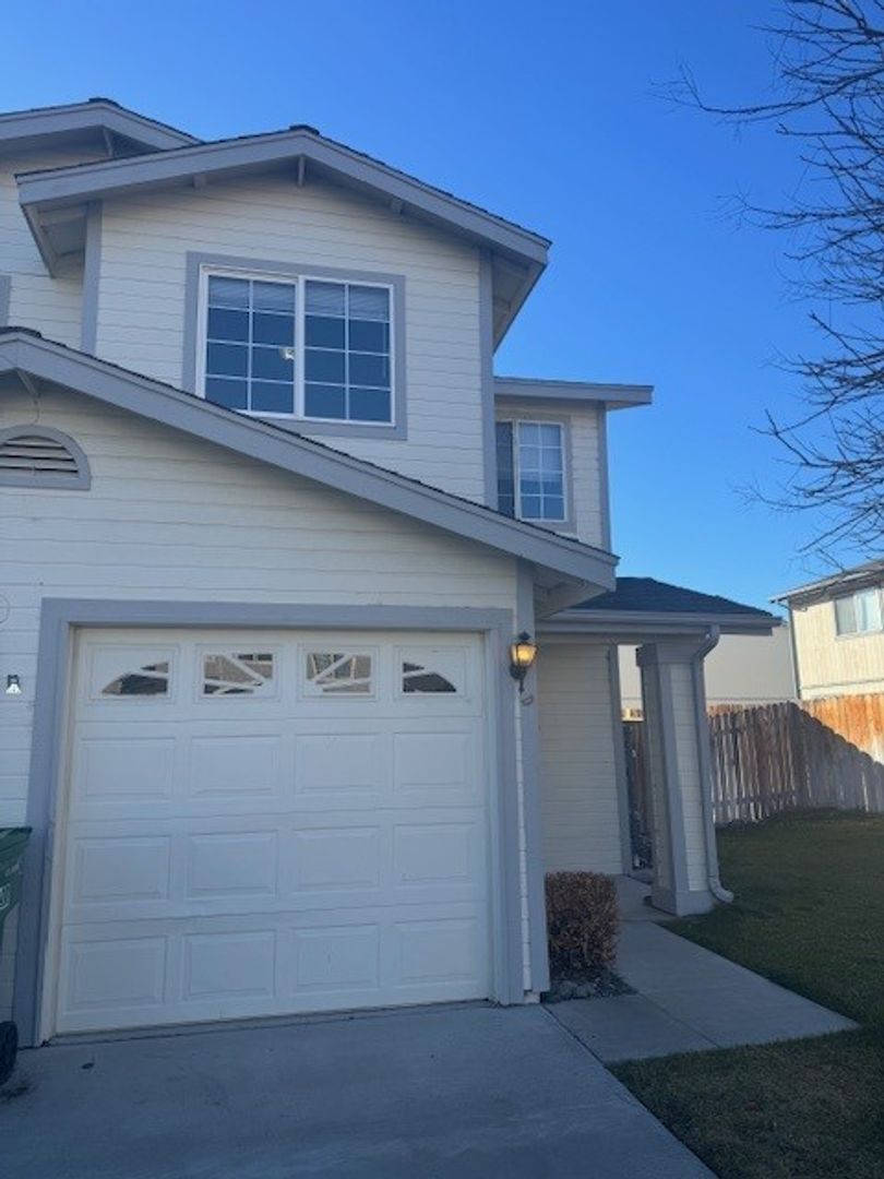 Dayton Apartment: 405 Valley Circle