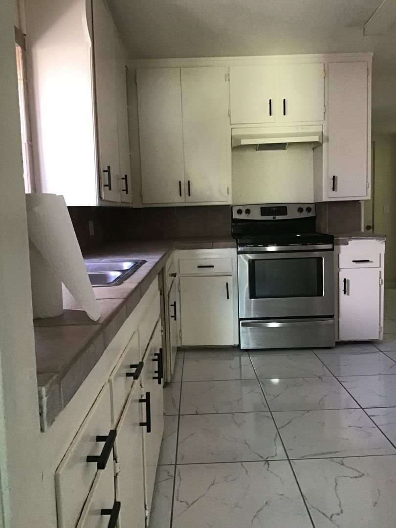 Yuba City Apartment: 811- 811 1/2-  817 1/2 Olive St.