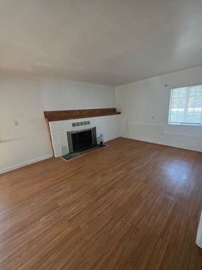 Three bedroom, two full bath apartment. – photo 1