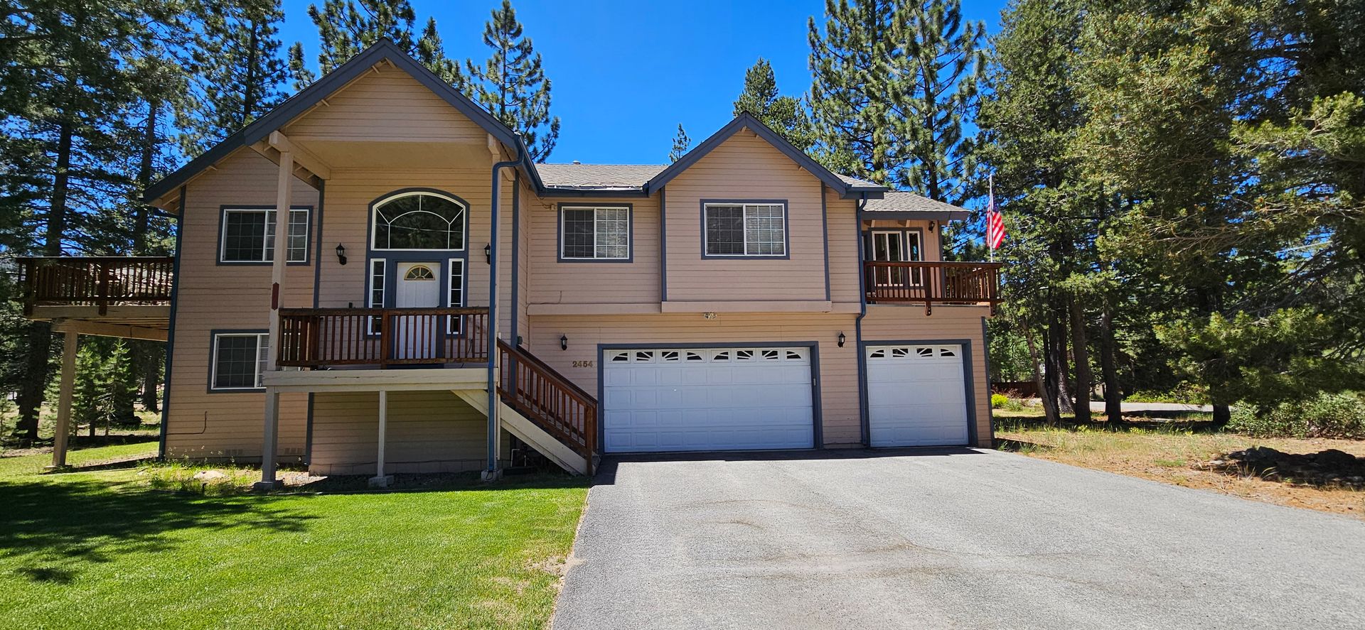South Lake Tahoe House: 2454 Blitzen Rd
