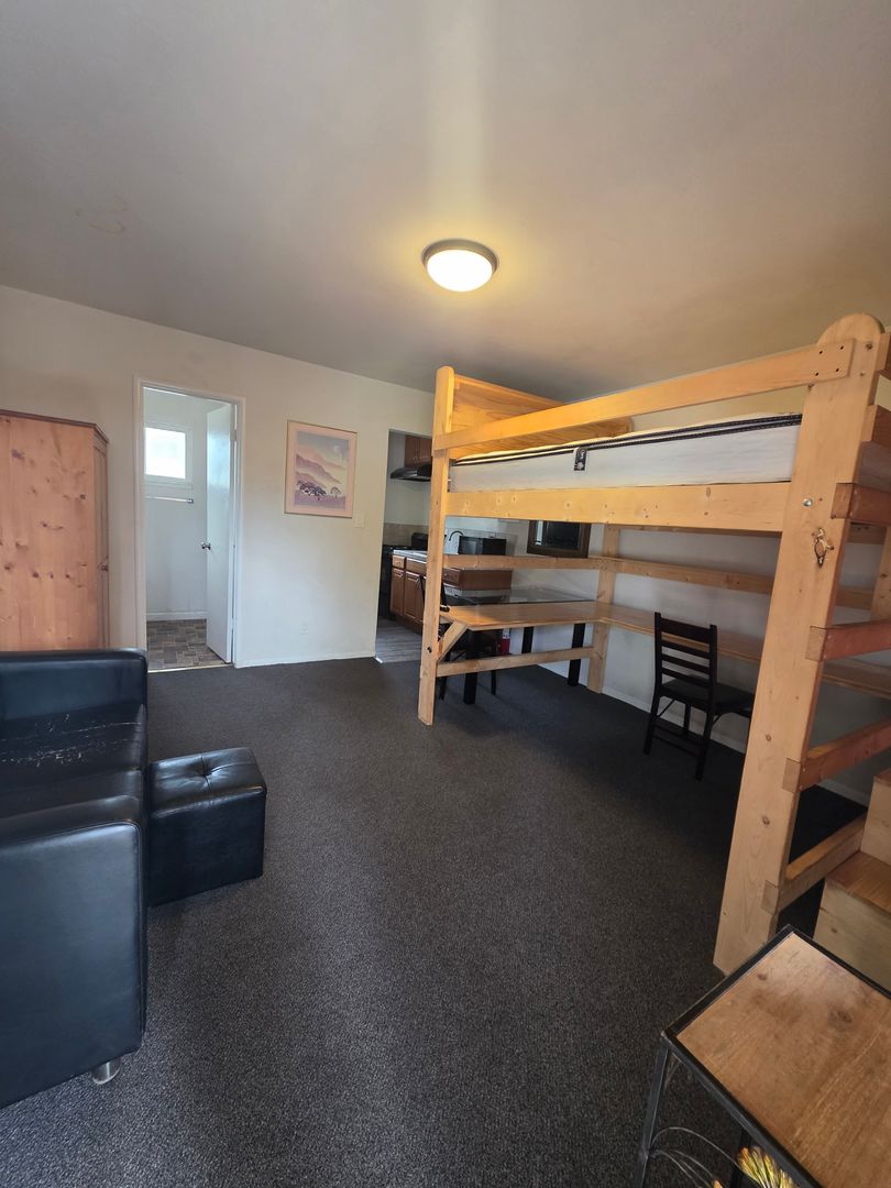 South Lake Tahoe Apartment: 2187 Lake Tahoe Blvd