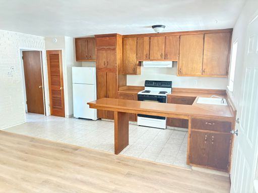 * Long Term Rental * (No Pets FIRM) upstairs unfurnished apartment – photo 1