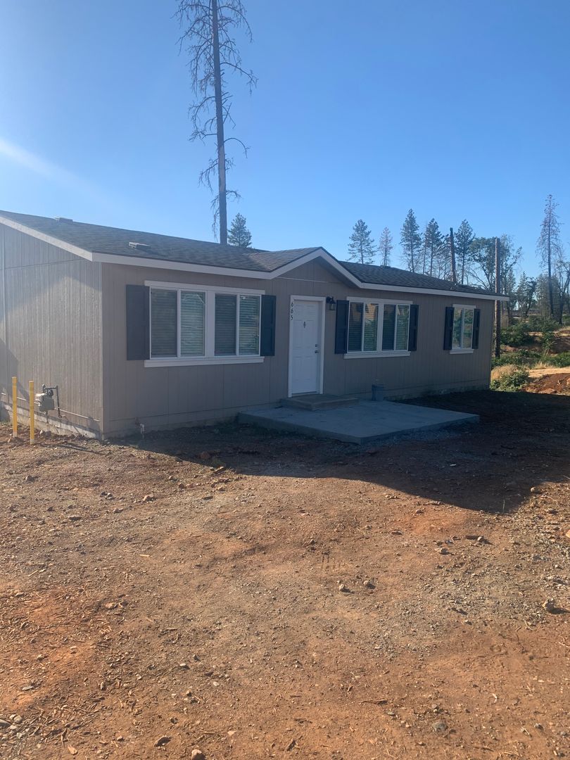 Paradise House: 665 Memorial Way