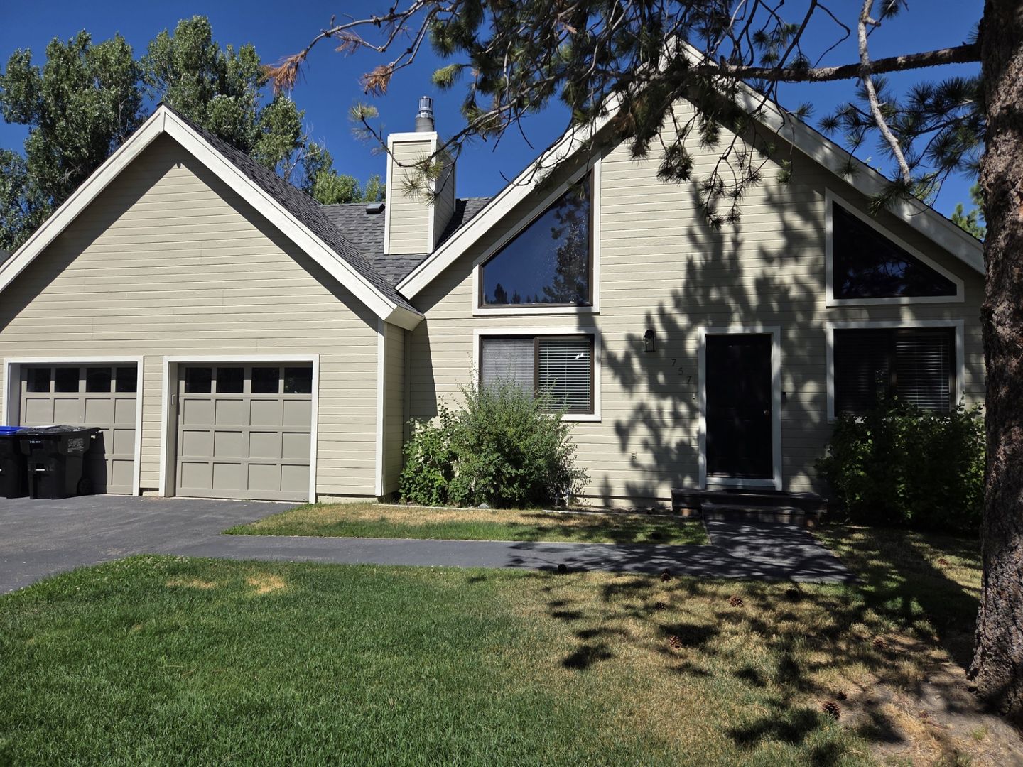 South Lake Tahoe House: 757 Lassen St