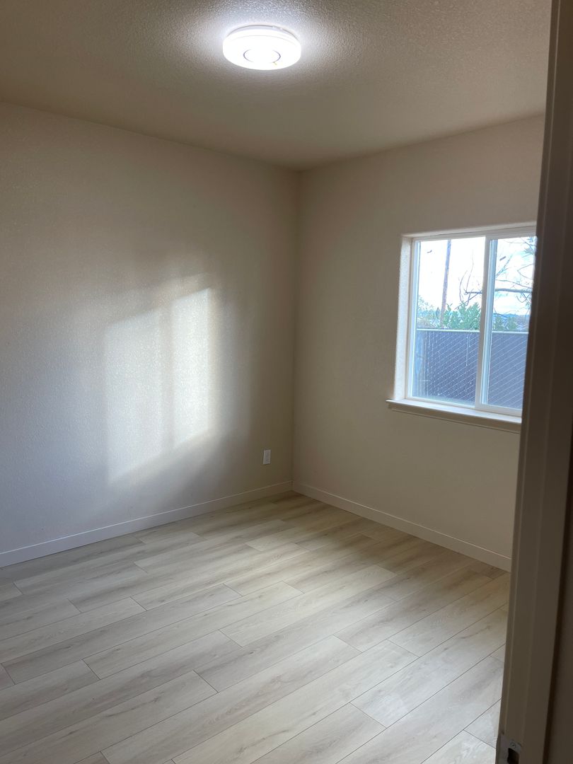 Paradise Apartment: 5524 Paloma Avenue