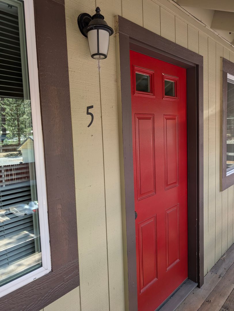 South Lake Tahoe Apartment: 1088 Fourth St