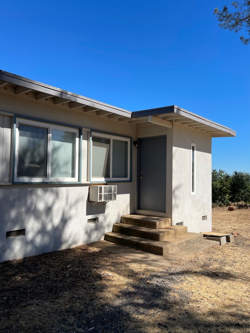 Paradise Apartment: 5519 Paloma Ave Unit A & C