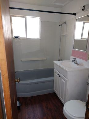one bedroom unfurnished – photo 1