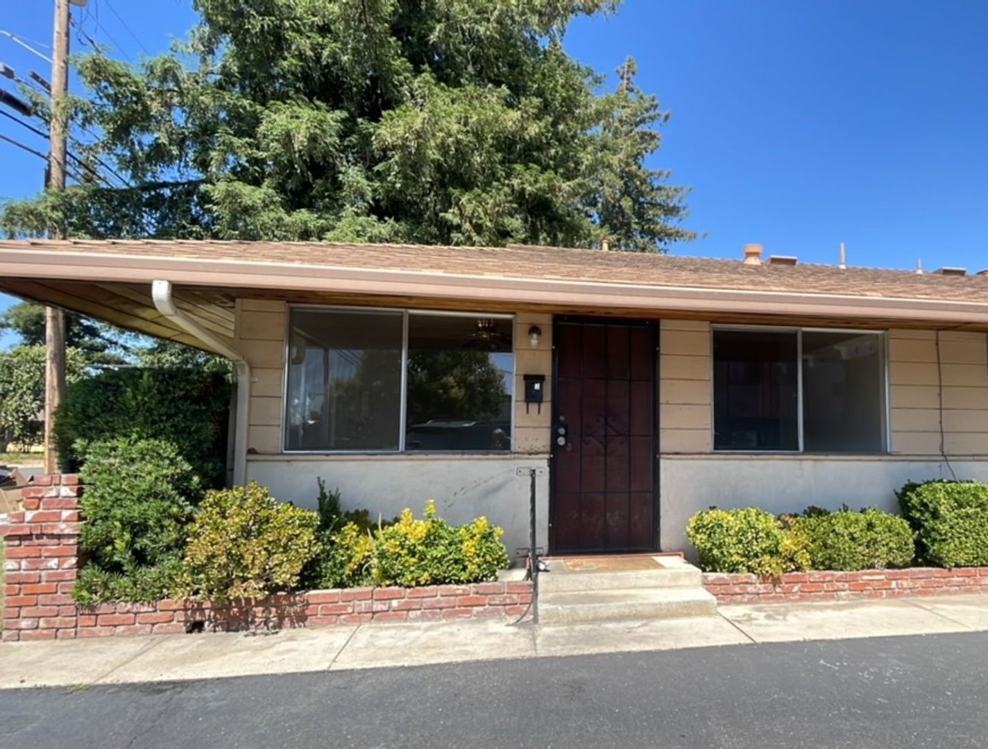 Oakdale Apartment: 301 Poplar St. #1