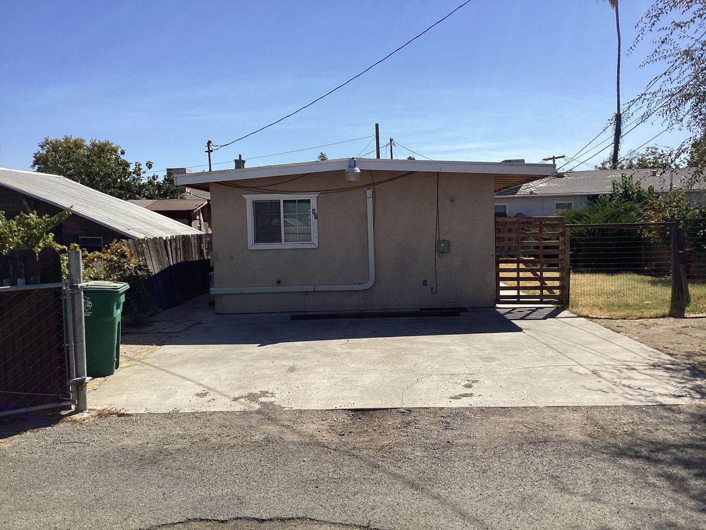 Los Banos House: 47 West K St