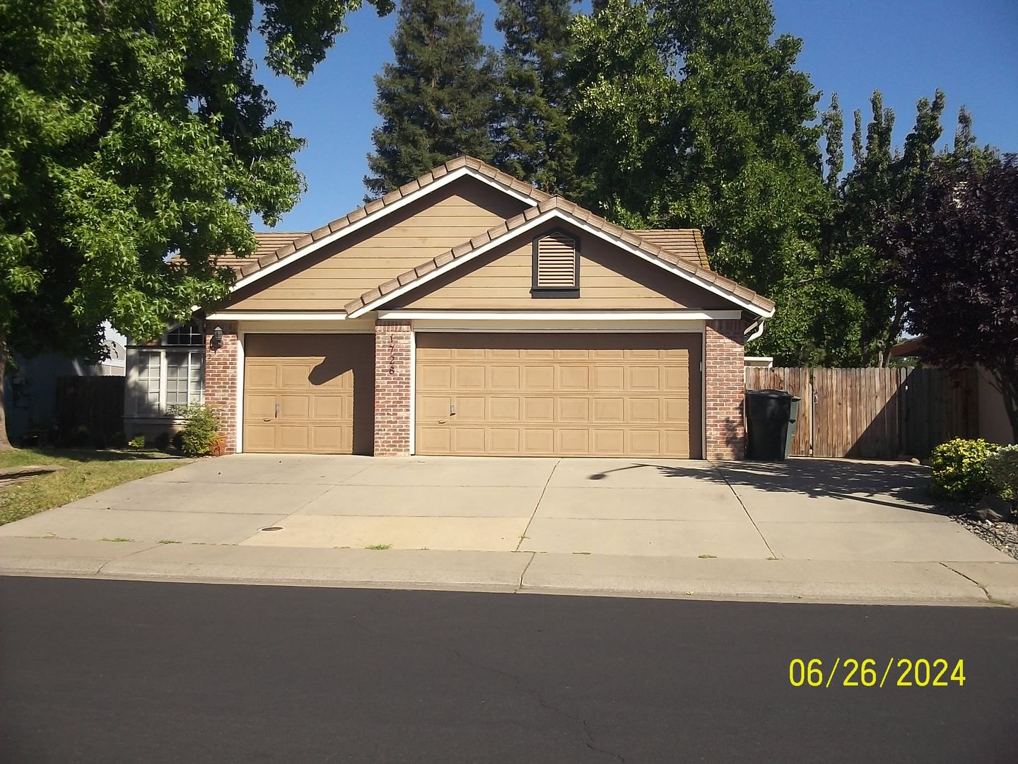Roseville House: 1728 Chilton Dr