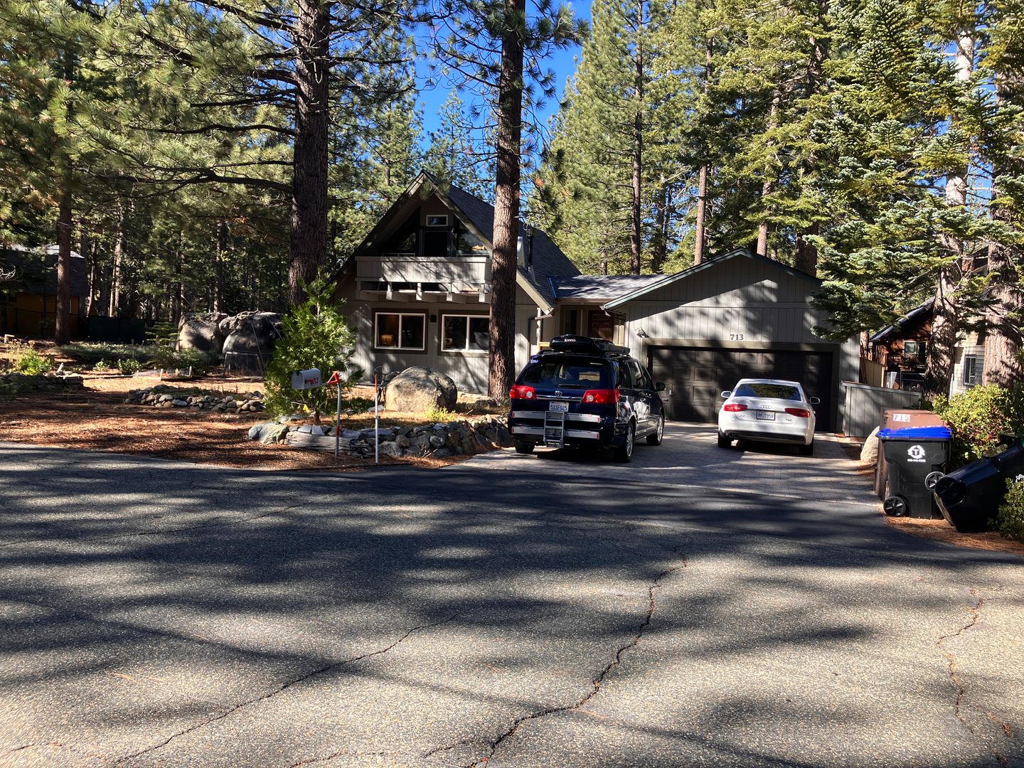 South Lake Tahoe House: 713 Seneca Drive
