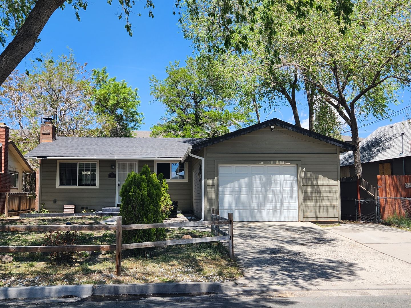Carson City House: 420 Corbett St