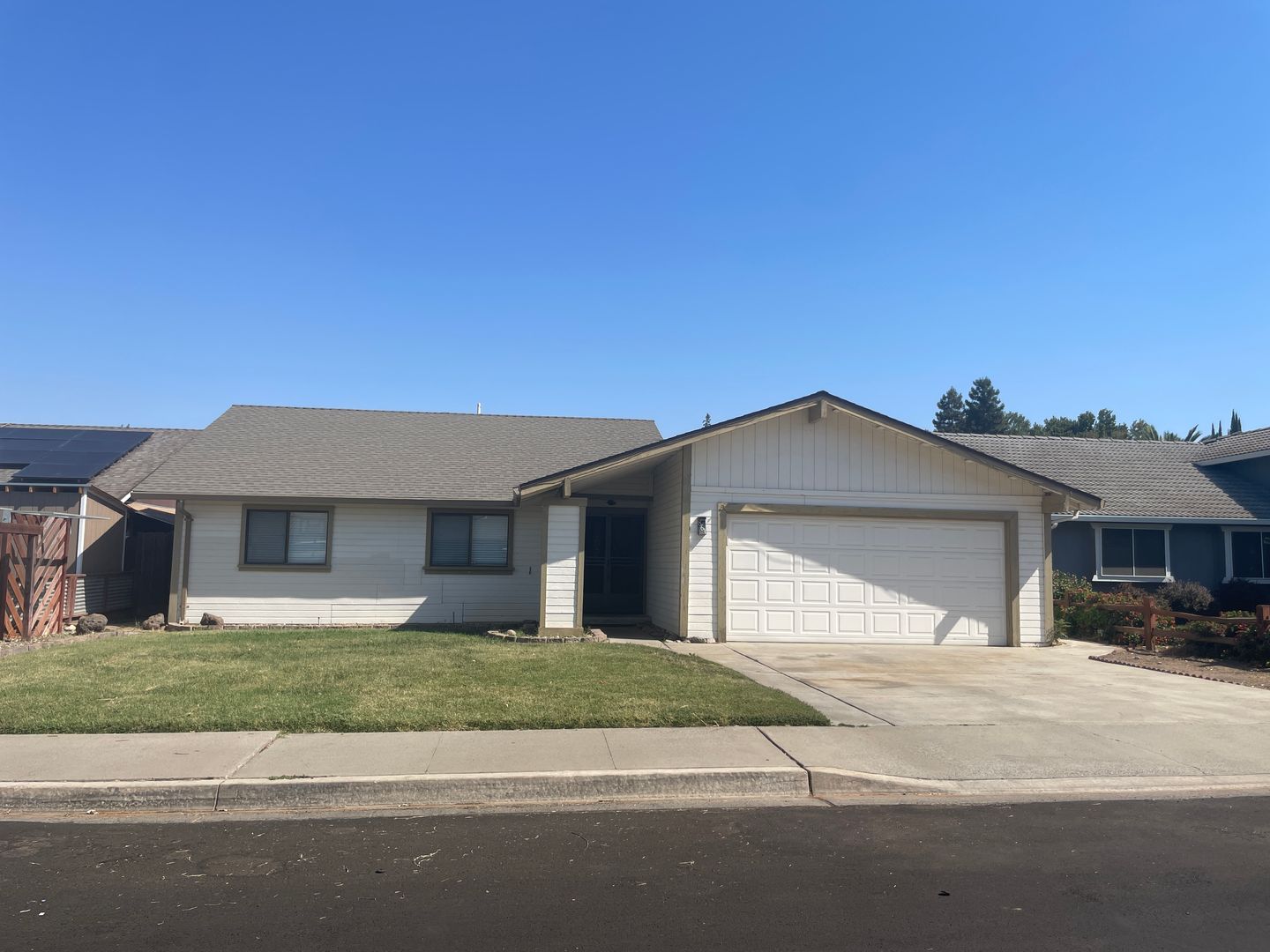 Oakdale House: 861 Cloverland Way