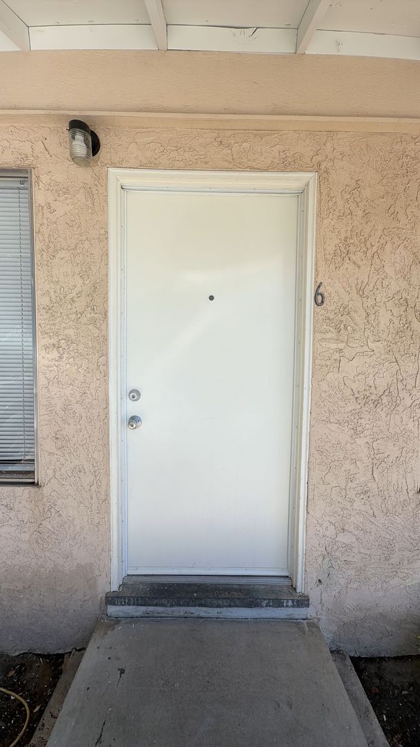 Winton Apartment: 6910 N Santa Fe #6