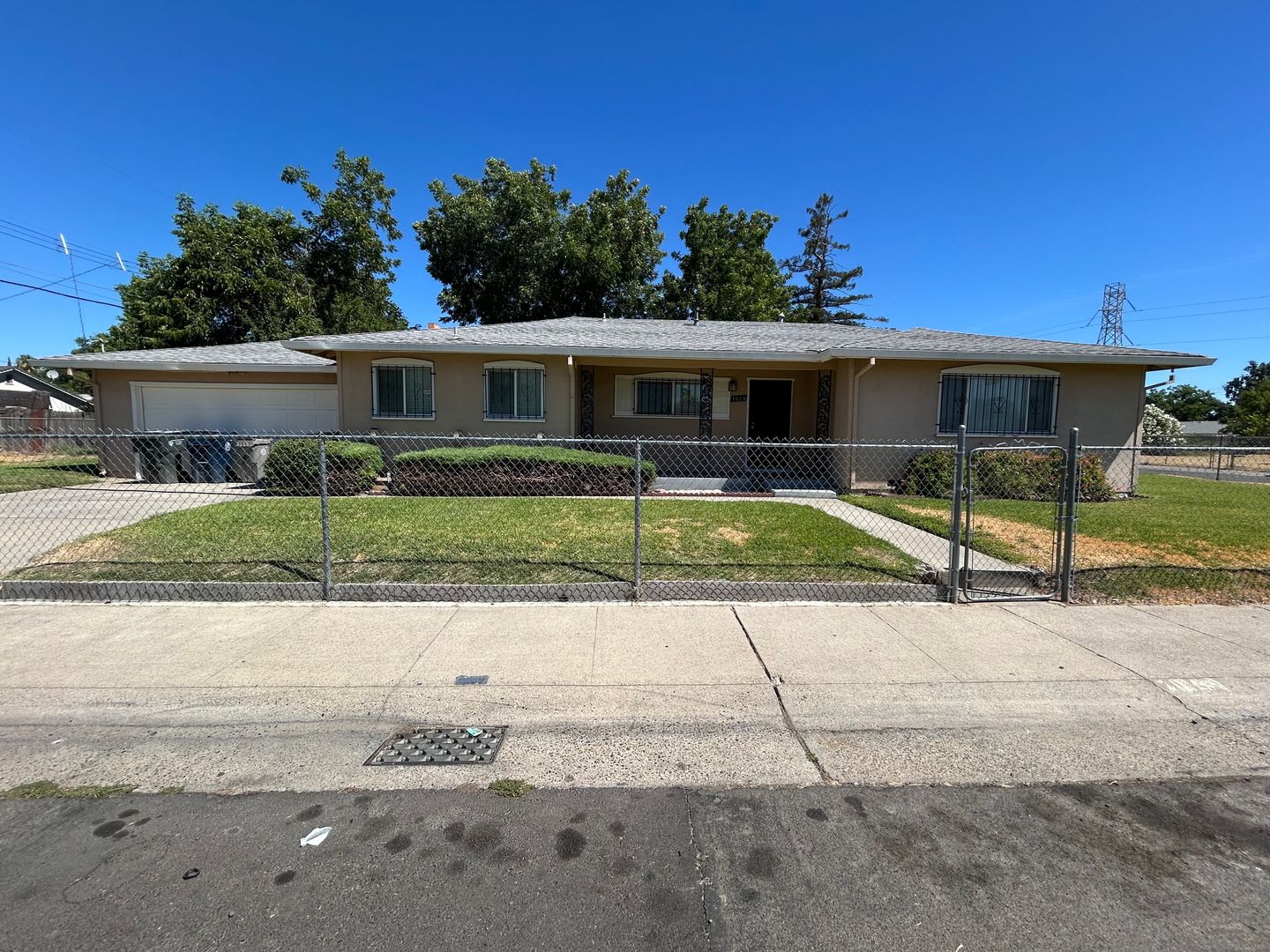 Sacramento House: 1013 Roanoke Avenue