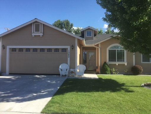 3/2/2 Home in Gardnerville, Chichester neighborhood