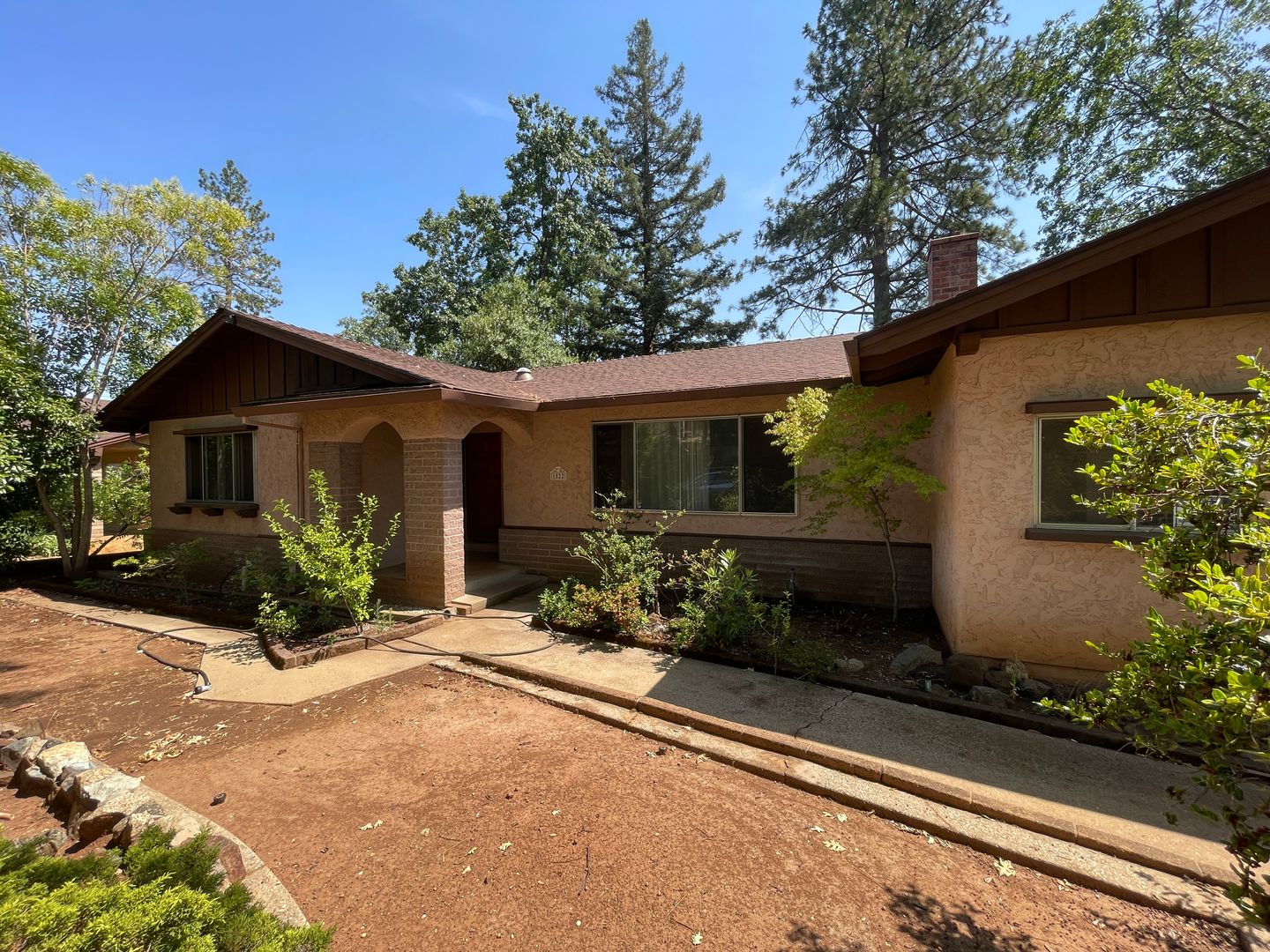 Paradise House: 1822 Arrowhead Dr