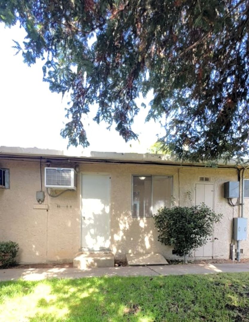 Winton Apartment: 6910 N Santa Fe #6