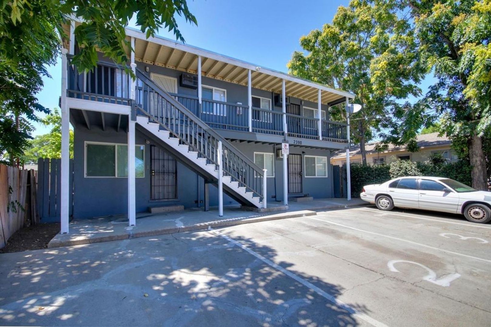 Sacramento Apartment: 2390 Oakmont Street #4