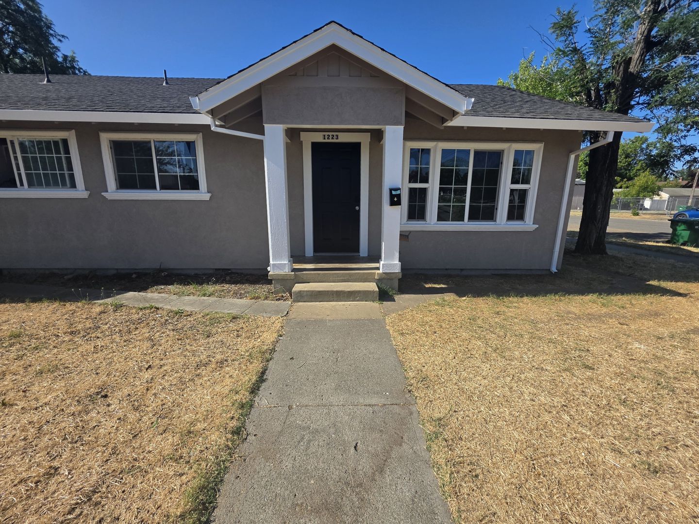 Corning Multiplex: 1223 Colusa St