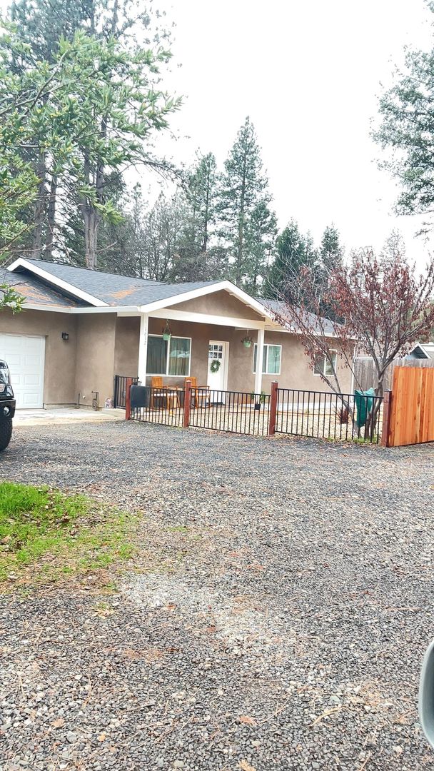 Paradise House: 1612 Walnut lane