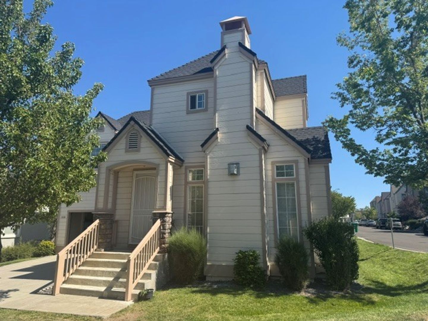 Sparks House: 3530 Brassie Dr