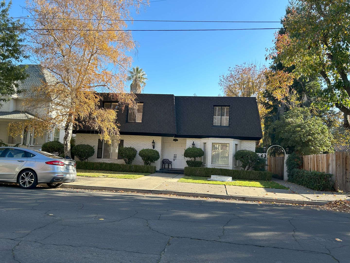 Woodland Apartment: 643 College Street