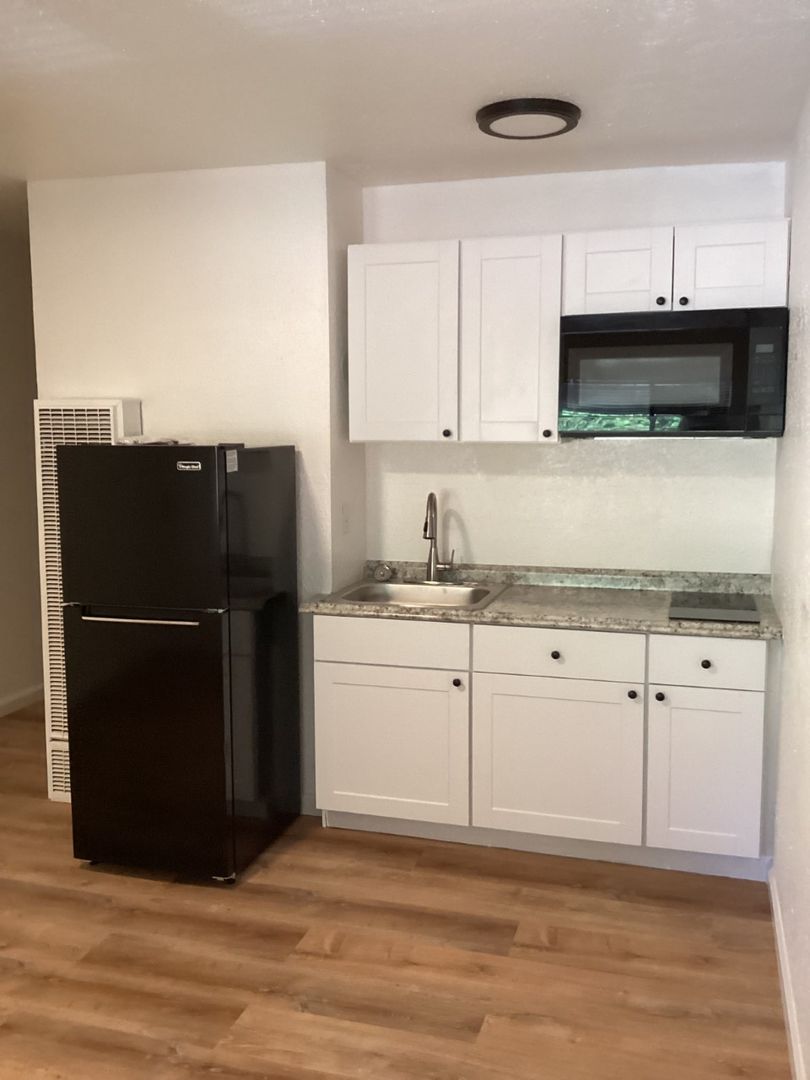 South Lake Tahoe Apartment: 966 Modesto Ave