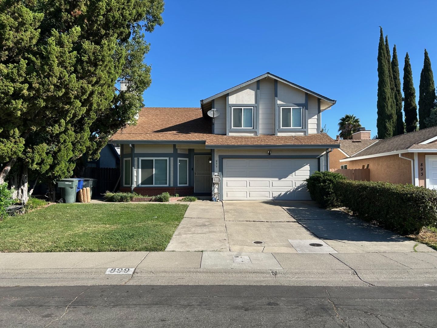 Sacramento House: 899 Maplegrove Way