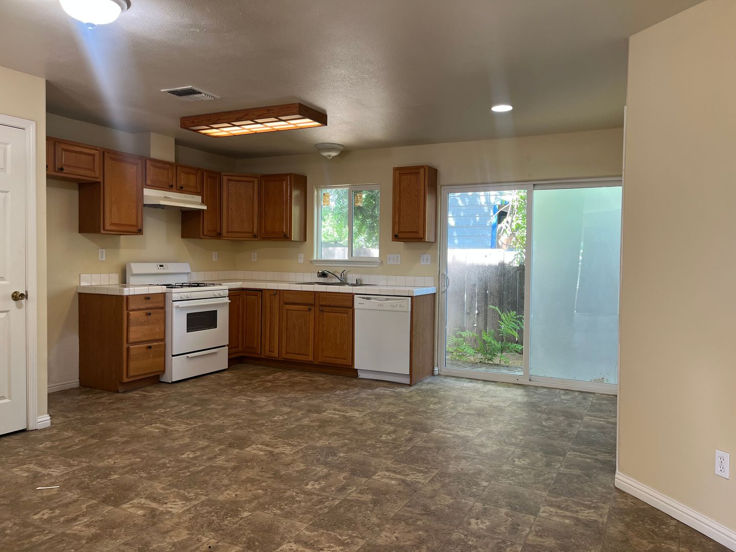 Olivehurst Apartment: 771 Sycamore Ave