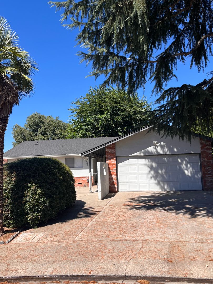 Modesto House: 2705 Rockwood Pl
