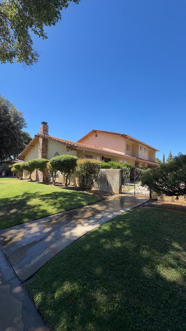 Merced Apartment: 273 W Alexander Ave