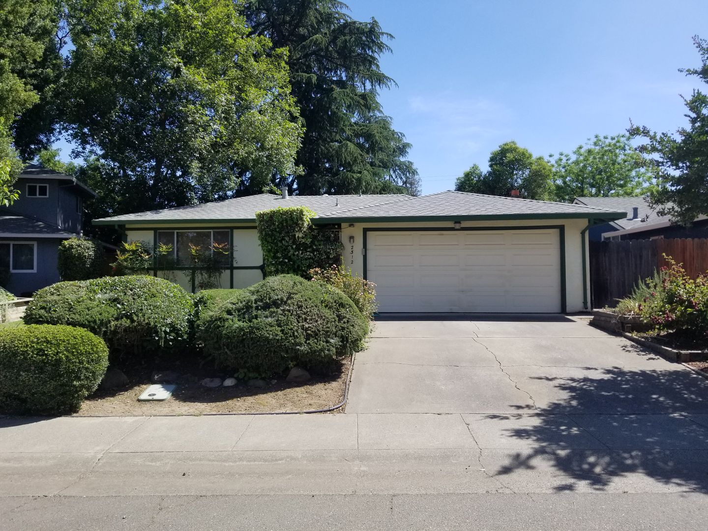 Davis House: 2312 Temple Dr