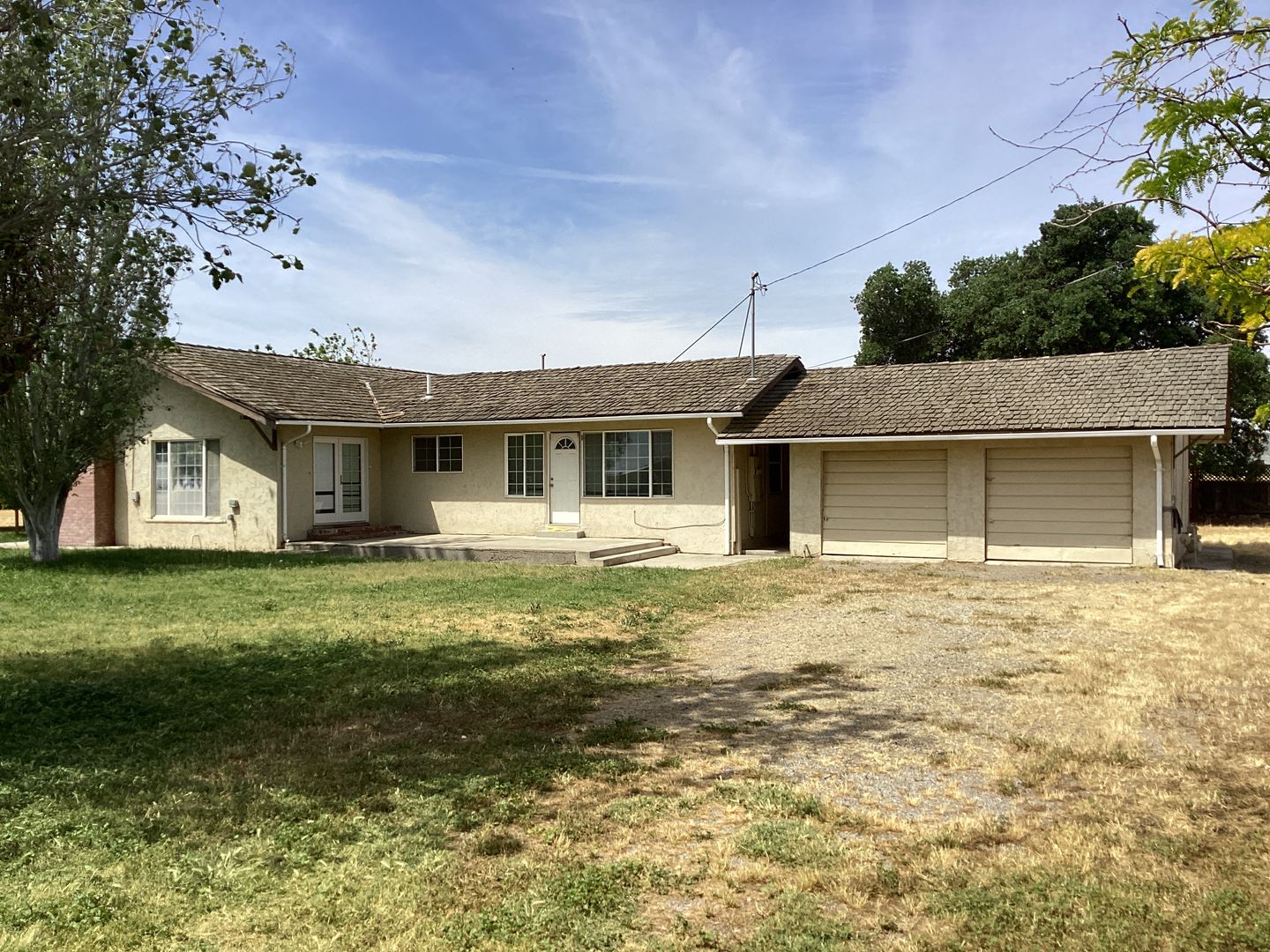 Los Banos House: 22111 W Stone Rd