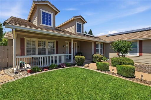 4/2 Cameron Park jewel in Cameron Woods neighborhood!