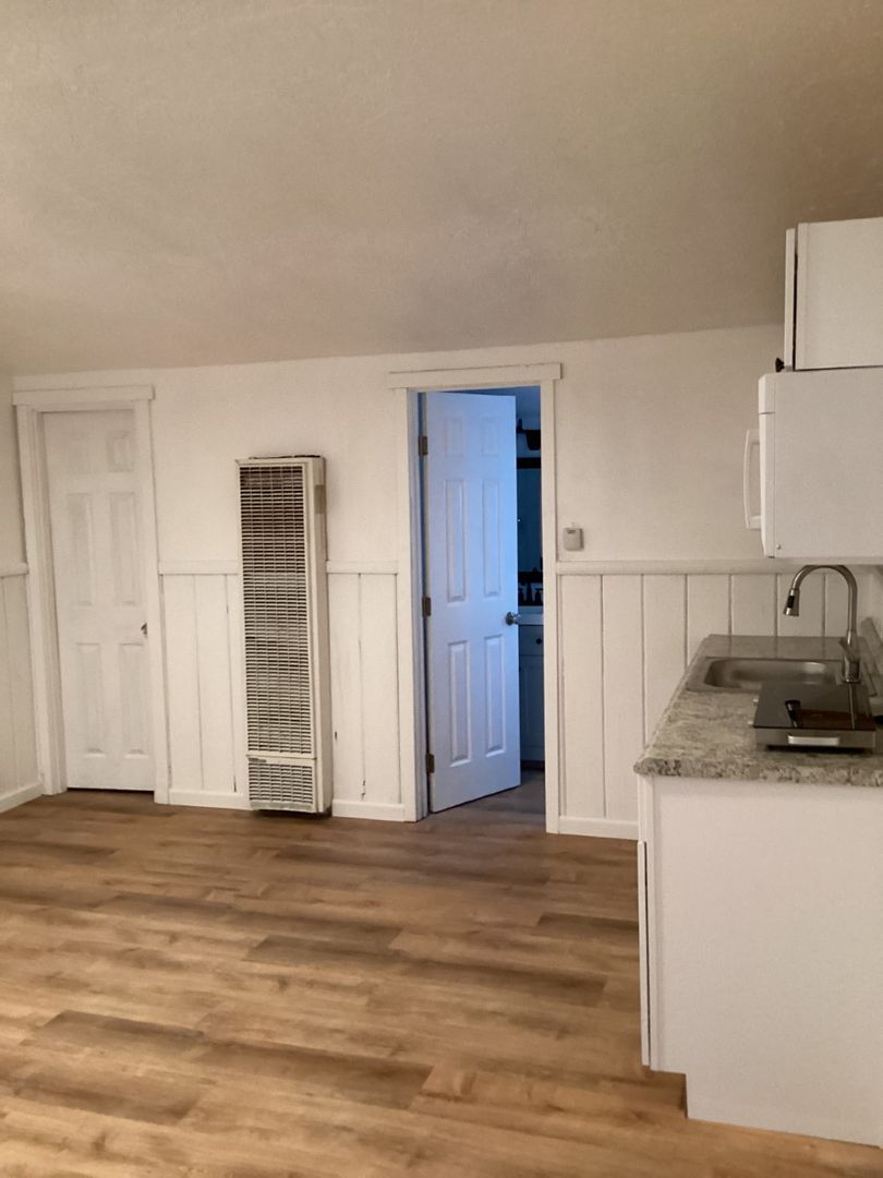 South Lake Tahoe Apartment: 966 Modesto Ave