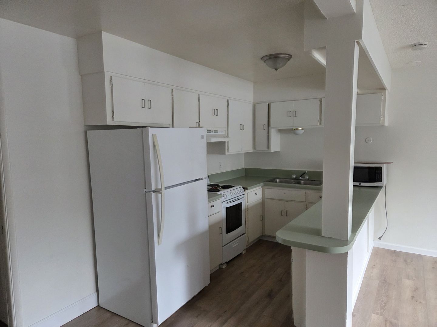 South Lake Tahoe Apartment: 3668 Spruce & 3665 Willow