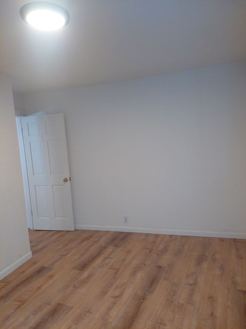 South Lake Tahoe Apartment: 966 Modesto Ave