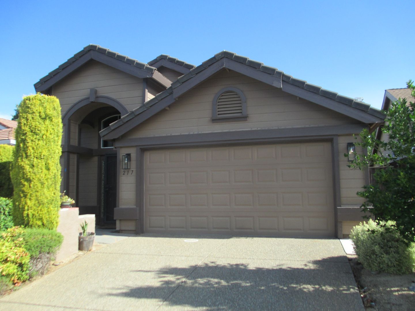 Roseville House: 217 Rochelle Ct