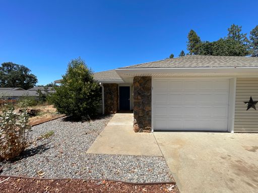 Paradise Duplex 2 bed 2 bath garage, private patio