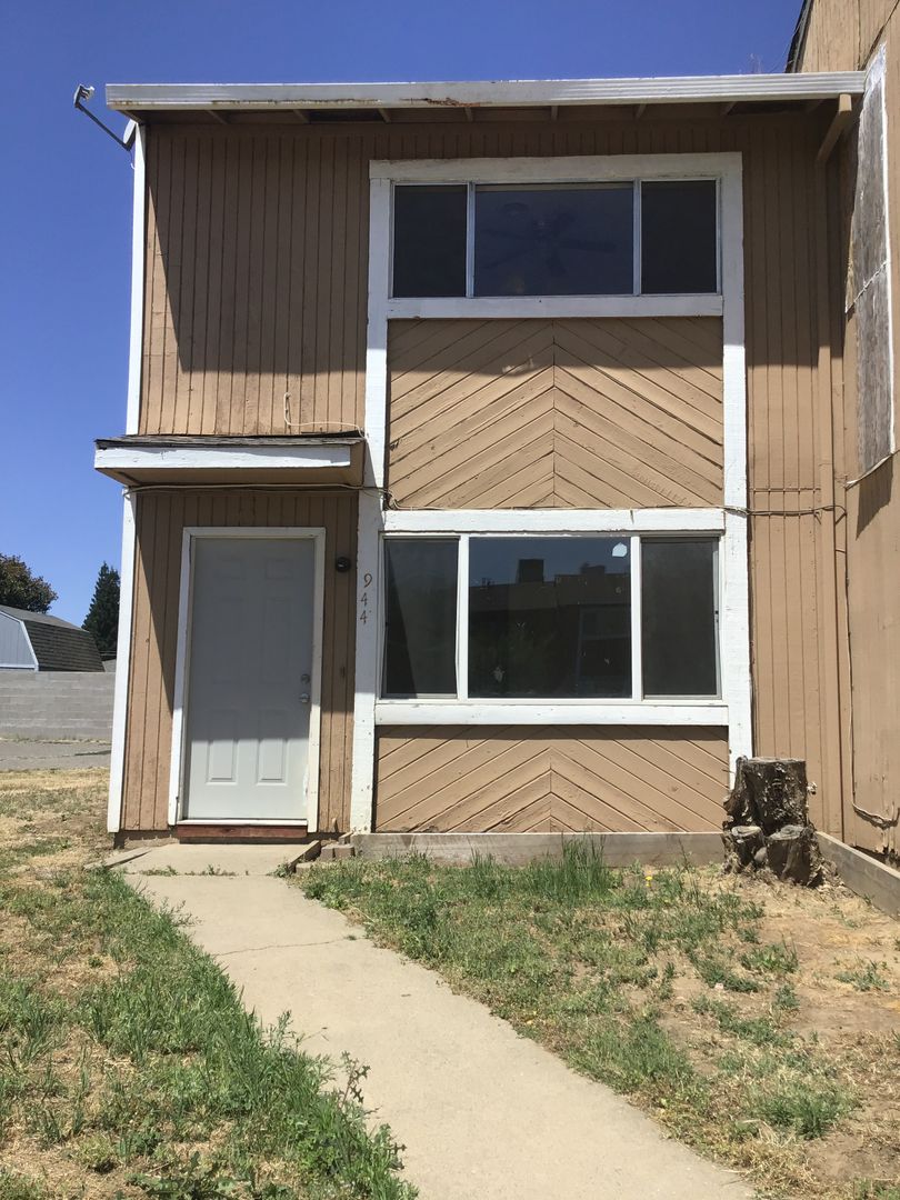 Yuba City House: 944 Eastcrest Ct.