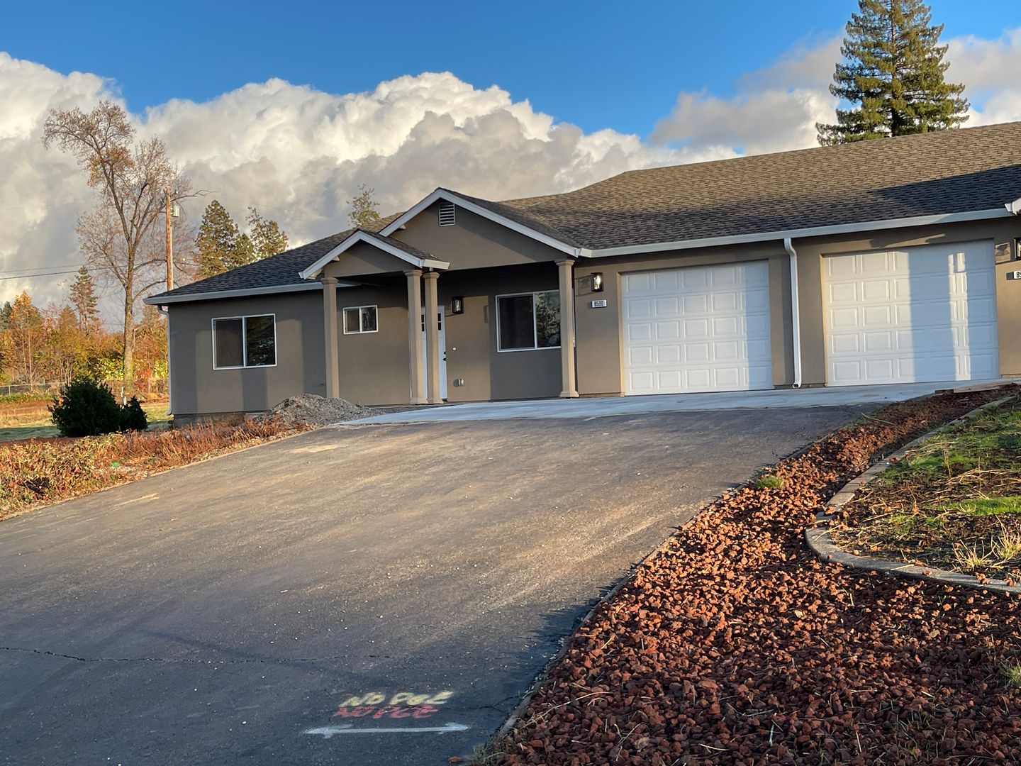 Paradise Multiplex: 8588 & 8590  Ridgecrest Drive