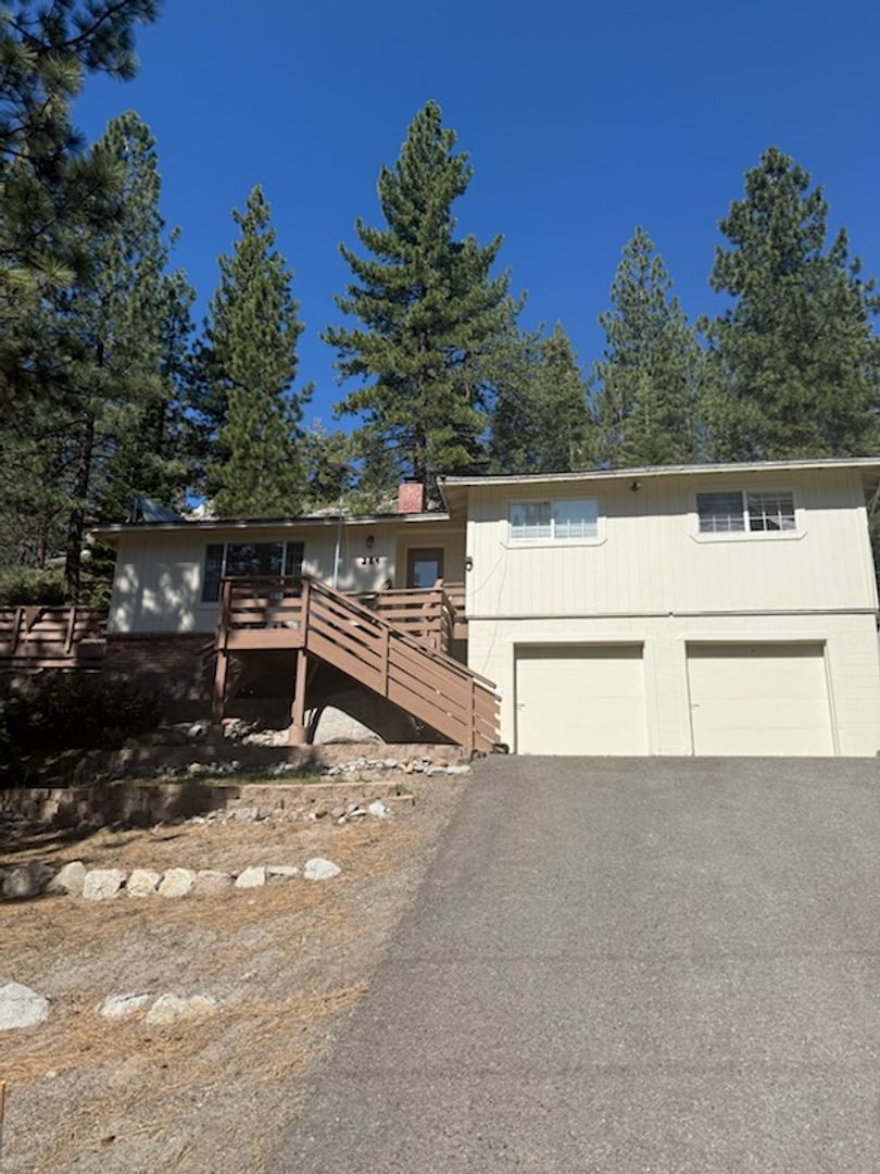 Stateline House: 254 N Benjamin Dr